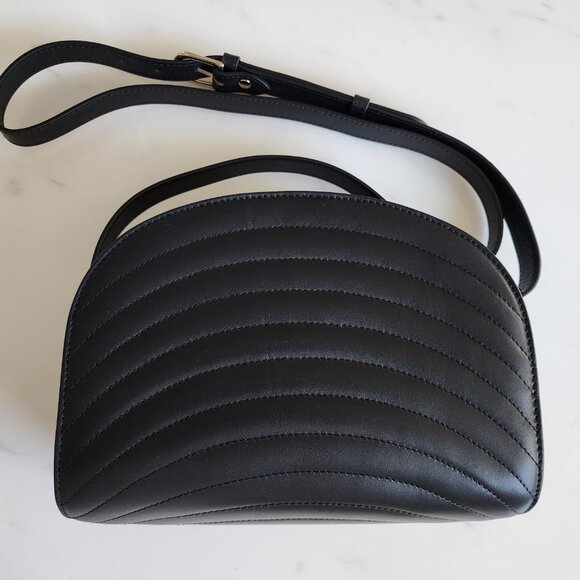 BNWT – Slightly Imperfect [A.P.C. Half Moon Embossed Bag] (#7) - Picture 5 of 13